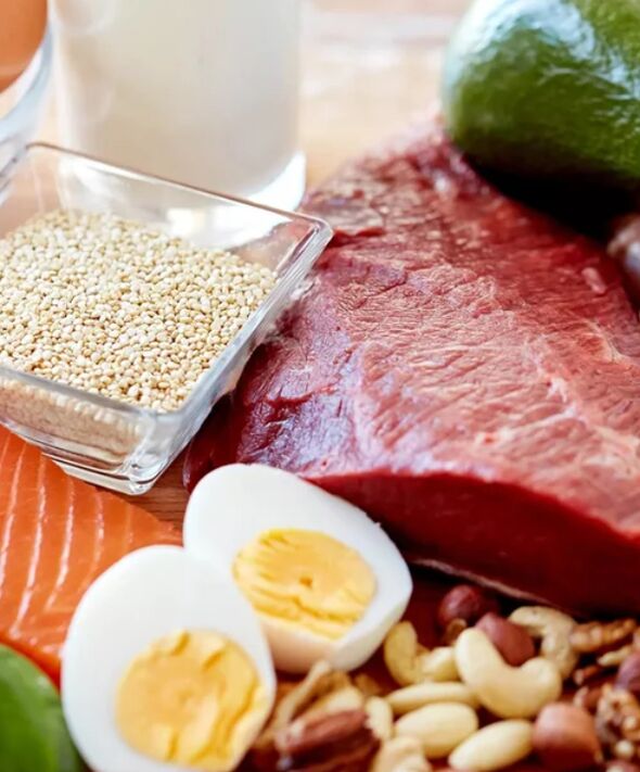 Η δίαιτα για γαστρίτιδα, ο πίνακας 4 περιλαμβάνει τη χρήση αυγών και άπαχου κρέατος