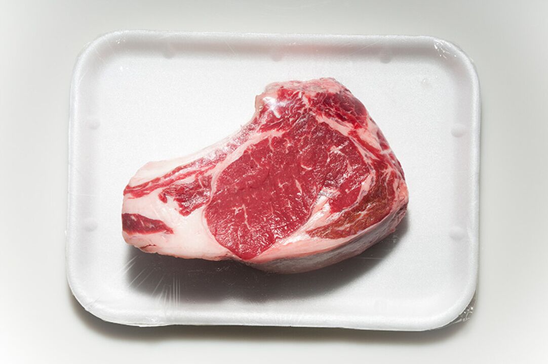 Πολλά τρόφιμα, όπως το κόκκινο κρέας, αποκλείονται από τη δίαιτα για την ουρική αρθρίτιδα. 